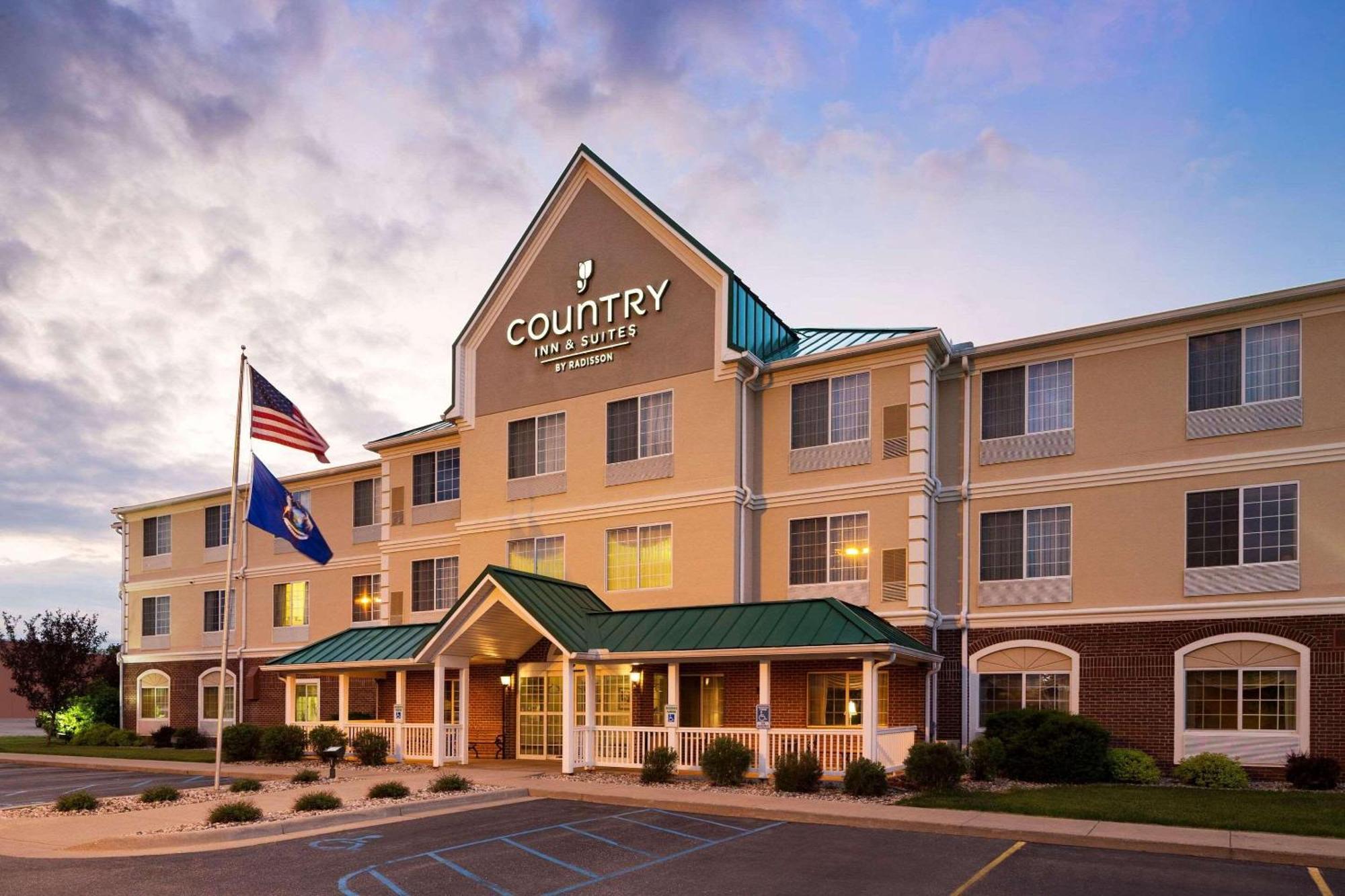 Country Inn & Suites By Radisson, Big Rapids, Mi Экстерьер фото